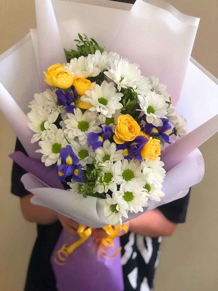 Букет цветов из: Ирисы, Хризантемы и Розы в Тонкино