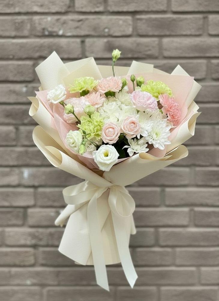 Букет цветов из: Гвоздики, Розы, Лизиантусы и Хризантемы в Тонкино