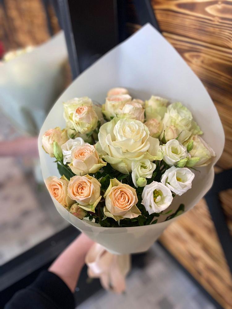 Букет цветов из: Розы и Лизиантусы в Тонкино